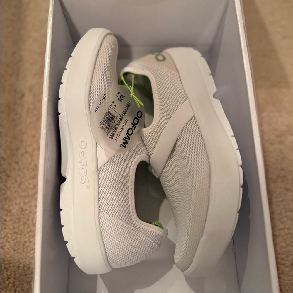 OOFOS WOMENS OOMG LOW MESH SHOES SZ 9